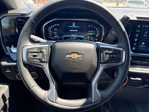 Used 2025 Chevrolet Silverado 2500 LT w/ Convenience Package AWD/4WD image 5