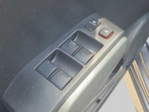 Used 2011 Honda Fit Sport image 17