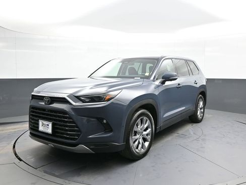Certified 2025 Toyota Grand Highlander AWD image 1