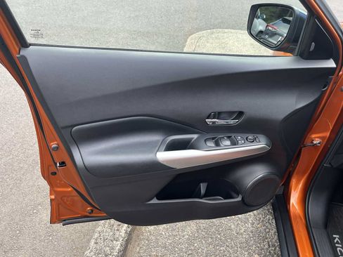 Used 2020 Nissan Kicks SR w/ SR Premium Package FWD image 16