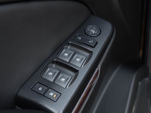 Used 2020 GMC Yukon SLE w/ SLE Value Package image 18