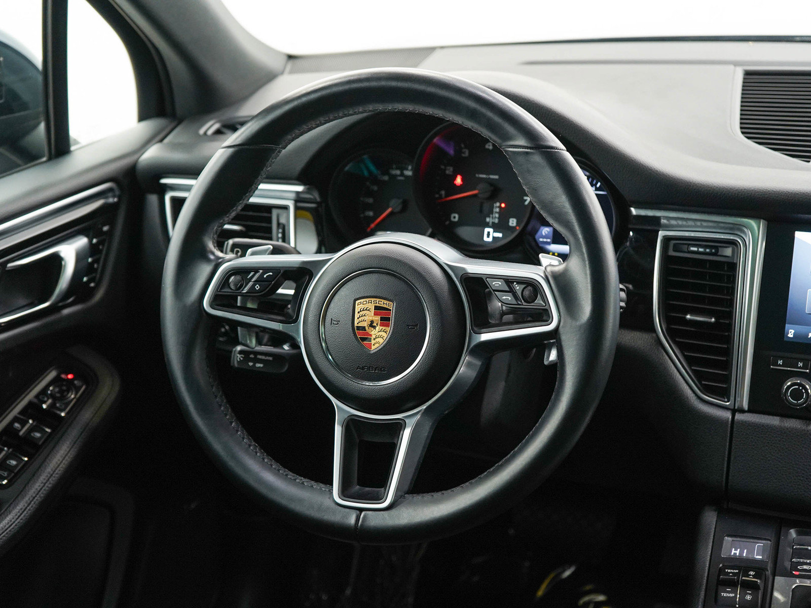 Used 2018 Porsche Macan AWD/4WD image 14