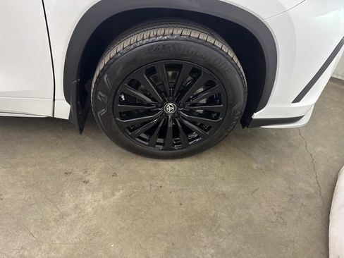 Used 2023 Toyota Highlander XSE image 25