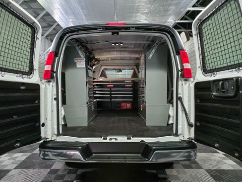 Used 2021 Chevrolet Express 2500 w/ Driver Convenience Package image 9