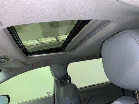 Used 2021 Toyota Sienna XLE image 17