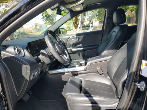 Used 2023 Mercedes-Benz GLA 250 w/ Premium Package image 17