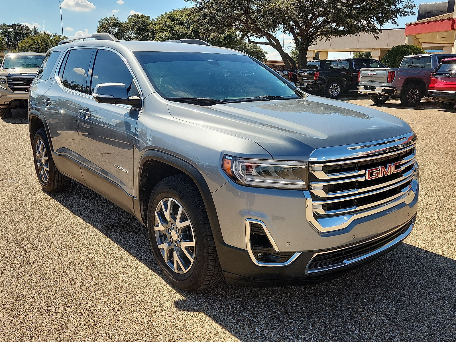 Used 2023 GMC Acadia SLT AWD/4WD image 7