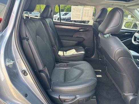 Used 2023 Toyota Highlander Limited AWD/4WD image 18