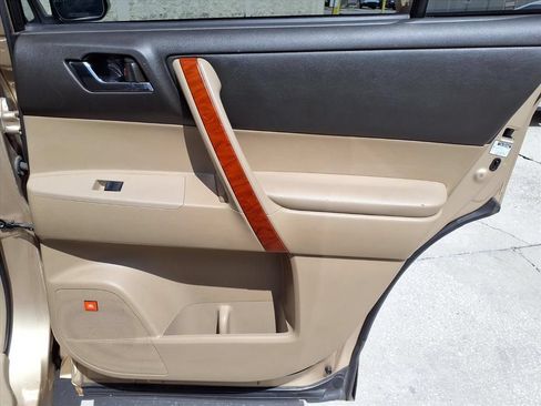 Used 2009 Toyota Highlander Limited AWD/4WD image 12