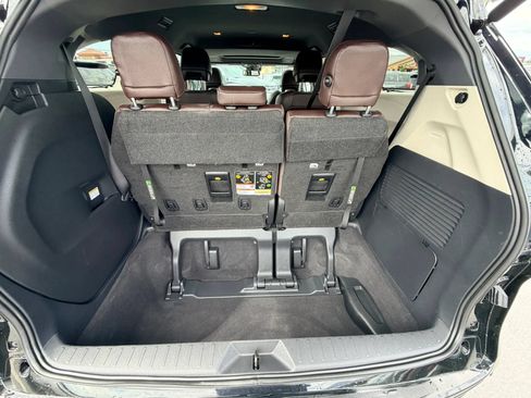 Used 2024 Toyota Sienna Platinum FWD image 28