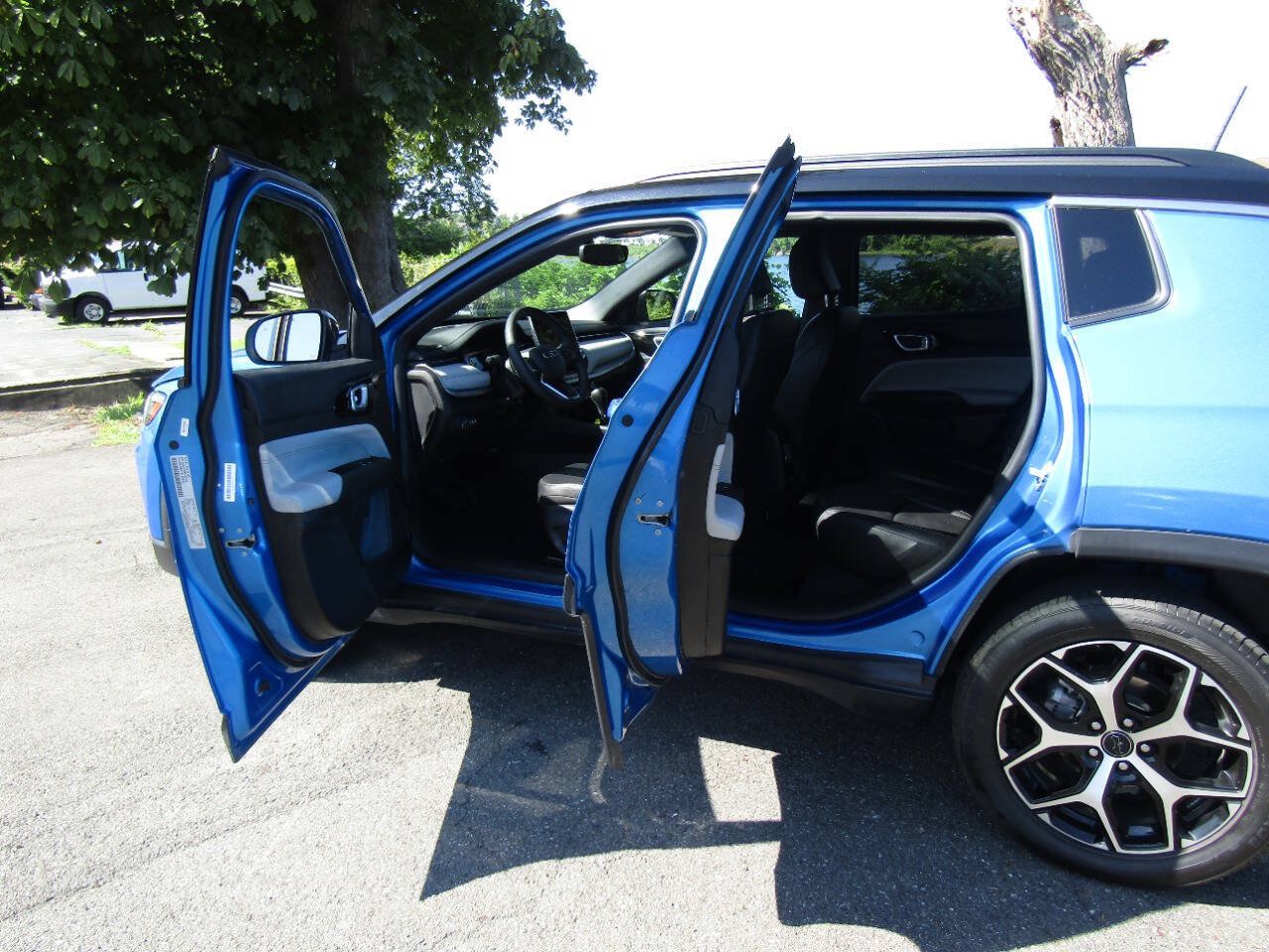 Used 2025 Jeep Compass Limited AWD/4WD image 23