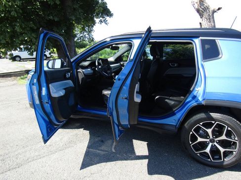 Used 2025 Jeep Compass Limited AWD/4WD image 23
