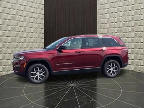 Certified 2025 Jeep Grand Cherokee Limited w/ Luxury Tech Group II AWD/4WD image 9