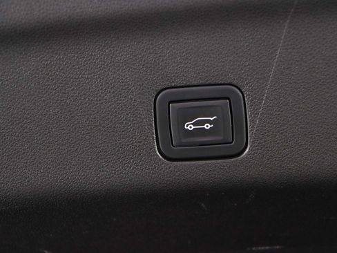 Used 2023 GMC Yukon Denali image 35