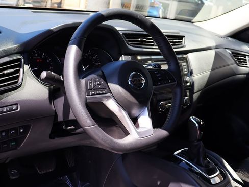 Used 2020 Nissan Rogue SV FWD image 39