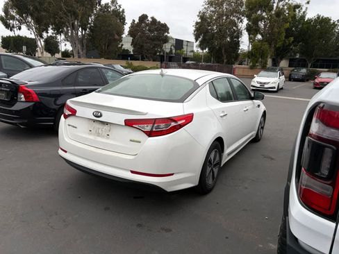 Used 2013 Kia Optima LX w/ Hybrid Convenience Pkg FWD image 2