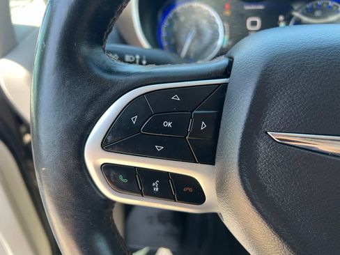 Used 2018 Chrysler Pacifica Touring-L Plus FWD image 46