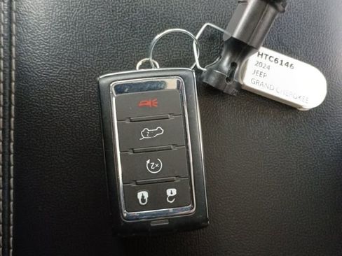 Used 2024 Jeep Grand Cherokee L Limited w/ Luxury Tech Group II image 27