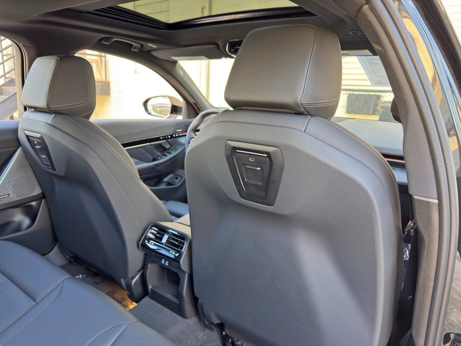 Used 2024 BMW 530i w/ Convenience Package RWD image 43