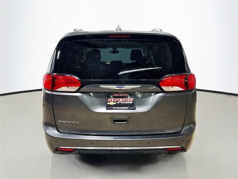 Used 2018 Chrysler Pacifica Touring-L image 6