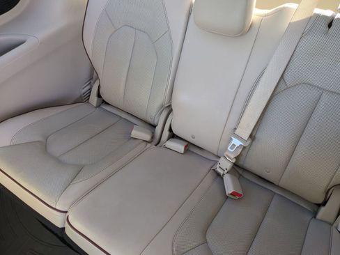 Used 2017 Chrysler Pacifica Limited w/ UConnect Theater Package image 28