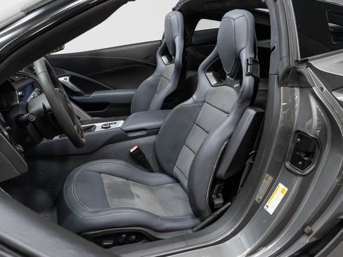 Used 2015 Chevrolet Corvette Z06 w/ 3LZ Preferred Equipment Group image 7