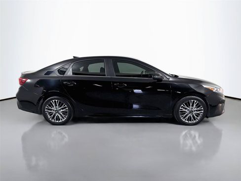 Used 2022 Kia Forte GT-Line w/ GT-Line Premium Package FWD image 4