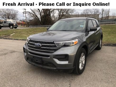 Used 2022 Ford Explorer XLT image 2