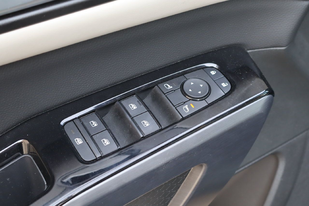 Used 2026 Nissan Pathfinder SL FWD image 22