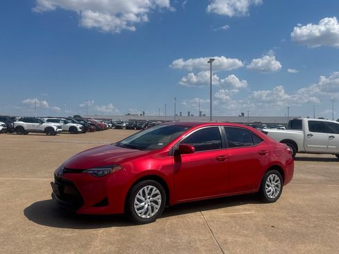 Used 2017 Toyota Corolla LE FWD image 11
