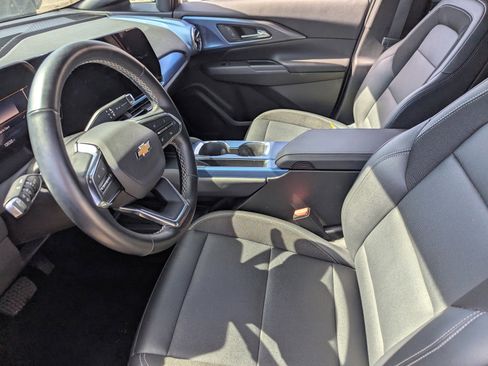 Used 2025 Chevrolet Equinox EV LT w/ Convenience Package image 9