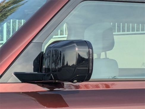 Used 2025 Land Rover Defender 130 X-Dynamic SE image 12