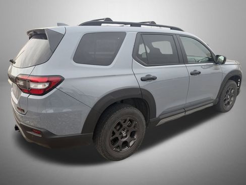 Used 2023 Honda Pilot TrailSport image 3