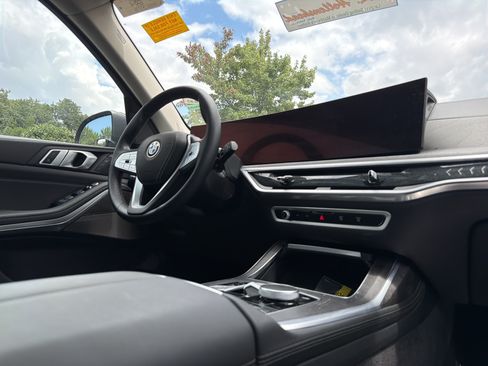 Used 2024 BMW X7 xDrive40i w/ Premium Package AWD/4WD image 6