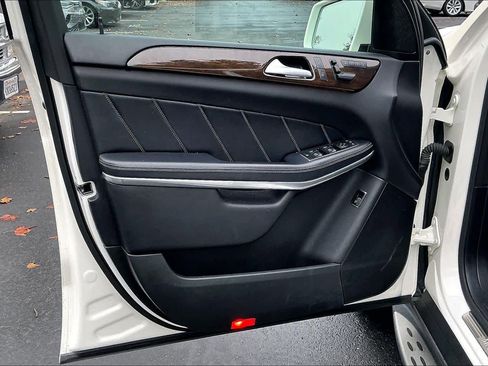 Used 2014 Mercedes-Benz GL 450 4MATIC image 24