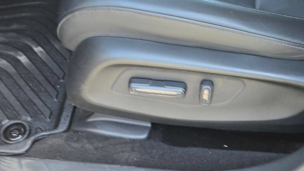 Used 2024 Honda HR-V EX-L image 14