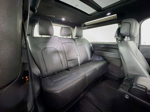 Used 2025 Land Rover Defender 90 X-Dynamic SE image 26