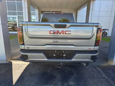 Used 2025 GMC Sierra 2500 AT4 AWD/4WD image 3