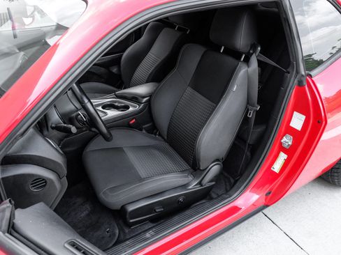 Used 2019 Dodge Challenger R/T RWD image 38