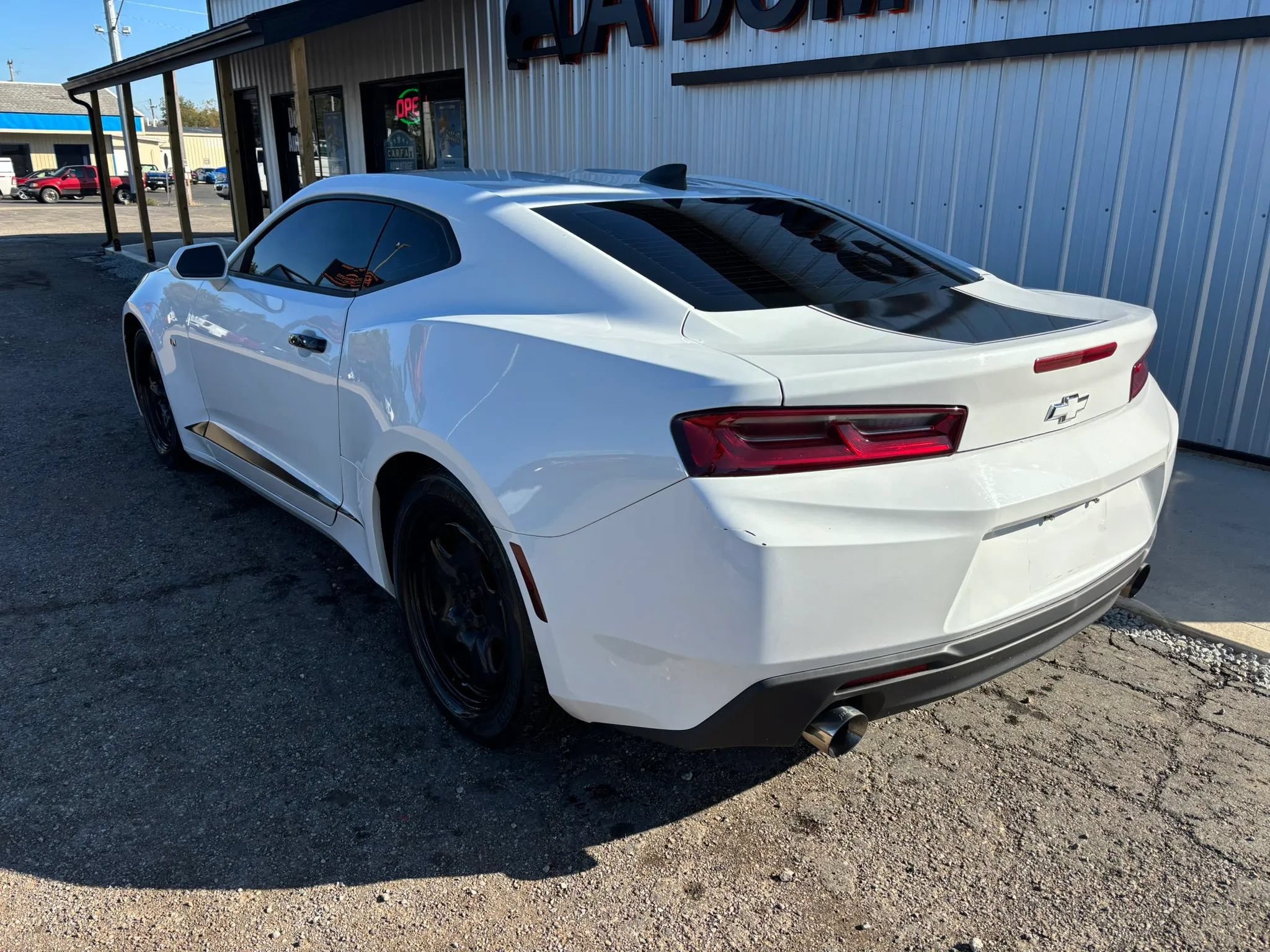 Used 2018 Chevrolet Camaro LT RWD image 3