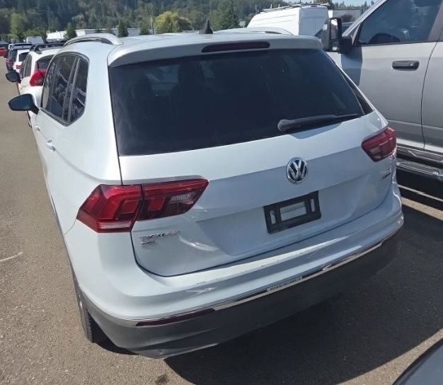 Used 2018 Volkswagen Tiguan SEL Premium w/ 3rd Row Seat Package AWD/4WD image 5