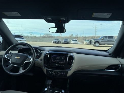 Used 2023 Chevrolet Traverse LS image 10