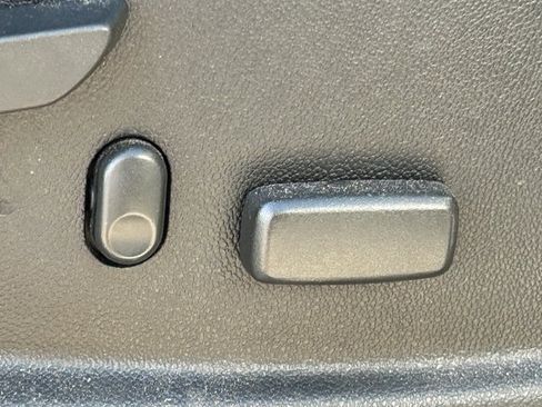 Used 2021 Chevrolet Colorado ZR2 w/ ZR2 Midnight Special Edition image 34