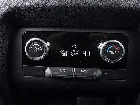 Used 2025 Buick Enclave Preferred w/ Power Package image 65