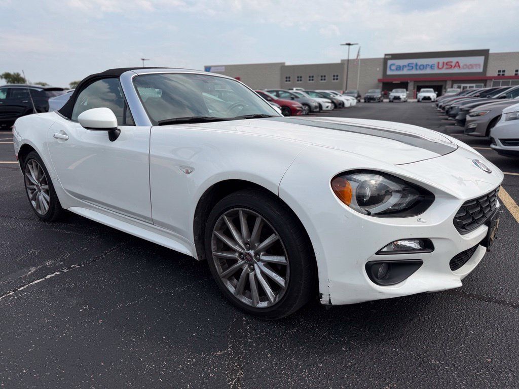 Used 2019 FIAT 124 Spider Lusso w/ Convenience Group RWD image 1