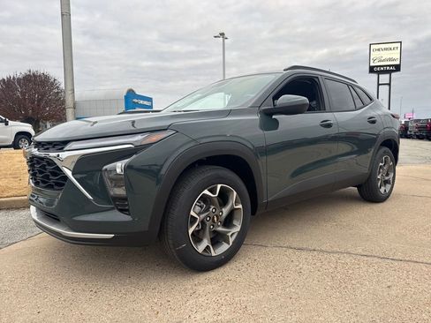 New 2026 Chevrolet Trax LT w/ Driver Confidence Package image 2