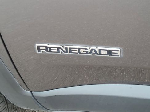 Used 2017 Jeep Renegade Latitude w/ Popular Equipment Group image 15