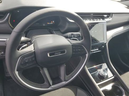 Used 2024 Jeep Grand Cherokee L Laredo AWD/4WD image 20