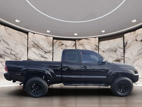 Used 2015 Toyota Tacoma image 4