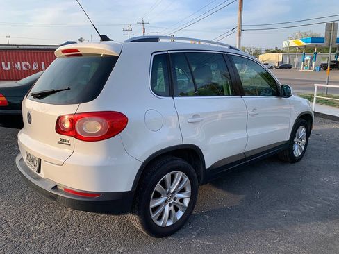 Used 2009 Volkswagen Tiguan SE image 4